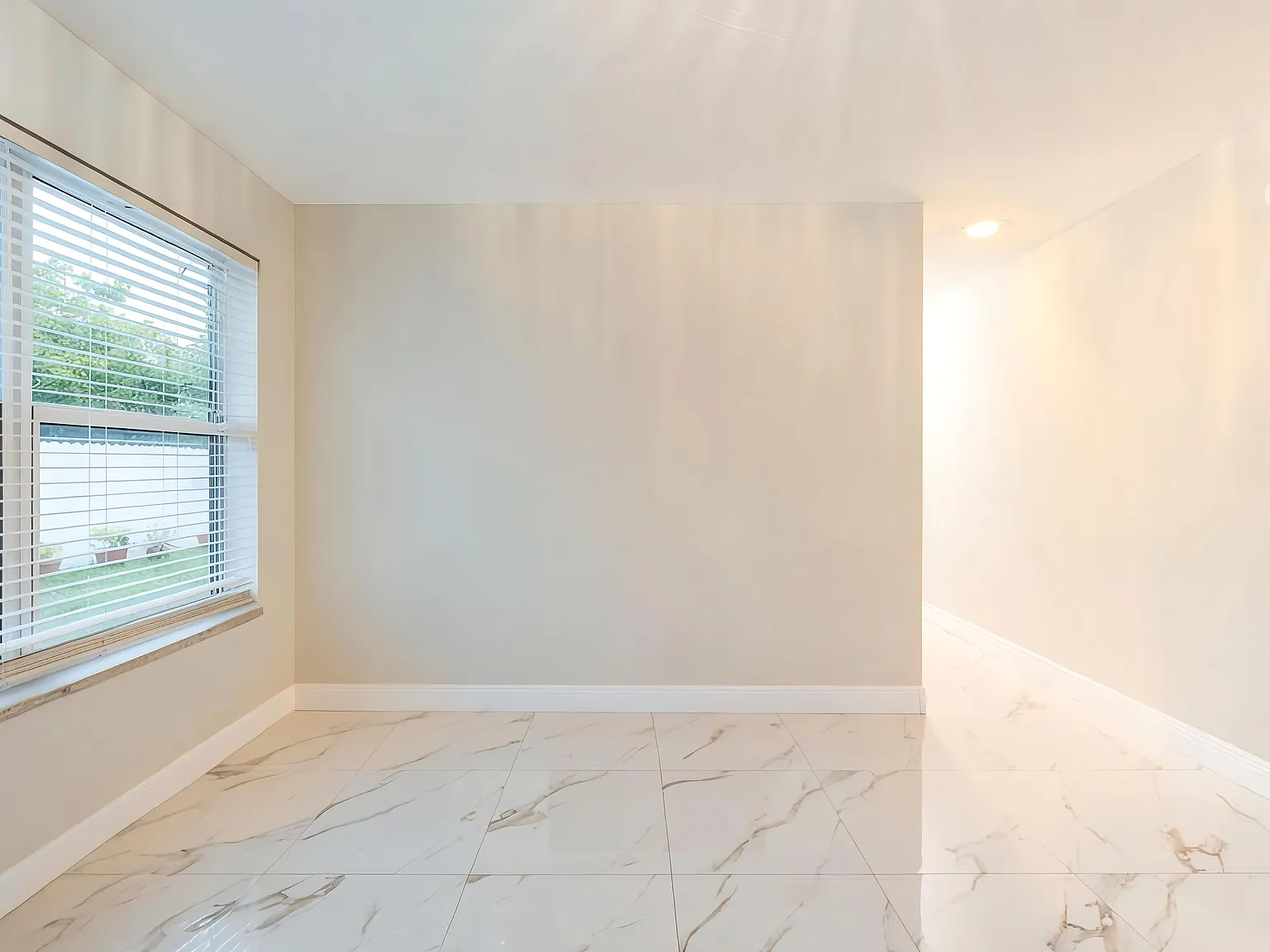 3 bed, 920 sqft, $3,000 — Photo 3