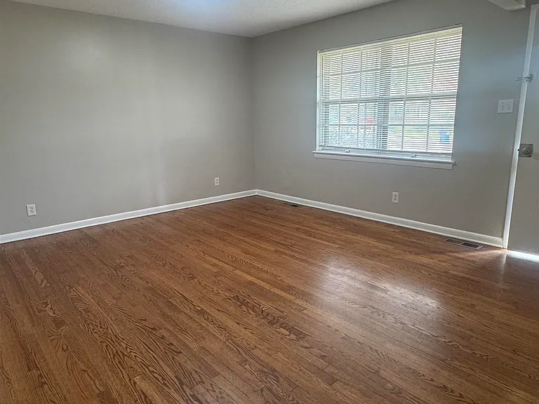 200 Curtis Cir SE — Photo 2