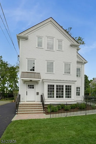 Building Photo - 113 Washington St #A