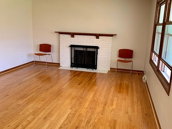 4th image of 9164 Courtland Dr NE