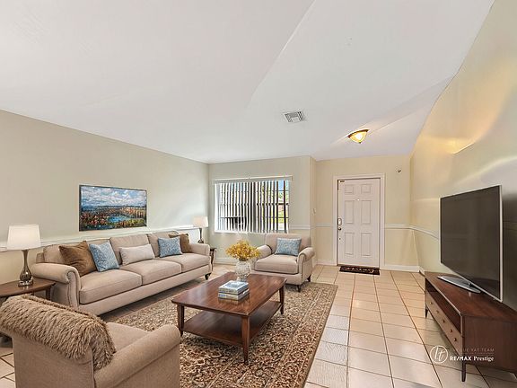 3rd image of 1051 Park Hill Drive