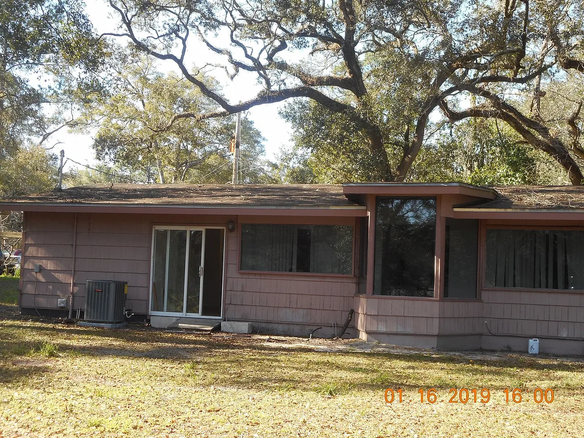 Building Photo - 3705 Shoreline Dr