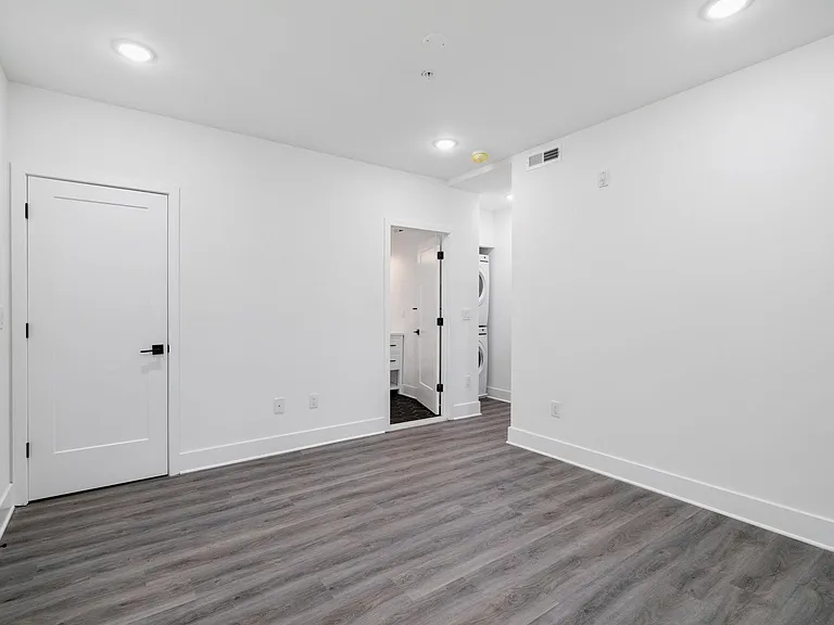 4735 Hazel Ave #2R — Photo 7