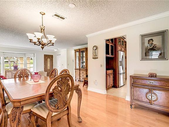 3rd image of 1813 Highland Club Ln