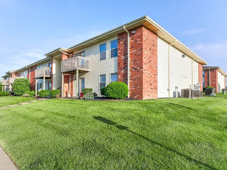 Ozark Mountain Crossing Apartments — Photo 6