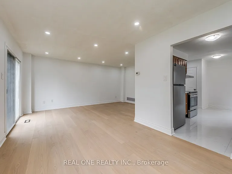 655 Paragon Pl E — Photo 16