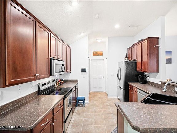 4th image of 11828 HAYDEN LAKES Circle