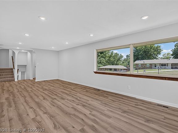 5th image of 1803 Parkview St