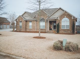 17781 Clearview St, Athens, AL 35611