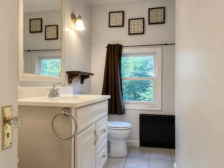160 Midland Ave #3 — Photo 4