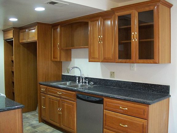 Kitchen (right side)