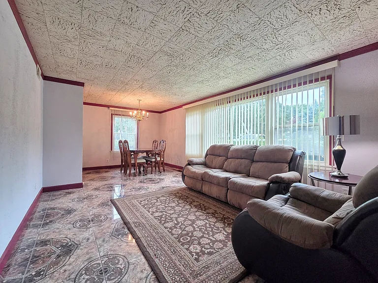 336 E Orchard St — Photo 10