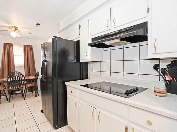 3rd image of 322 Asbill Ave
