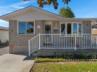 222 Thunderbird Dr, Cambridge, ON N1R6H5