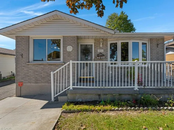222 Thunderbird Dr, Cambridge, ON N1R 6H5