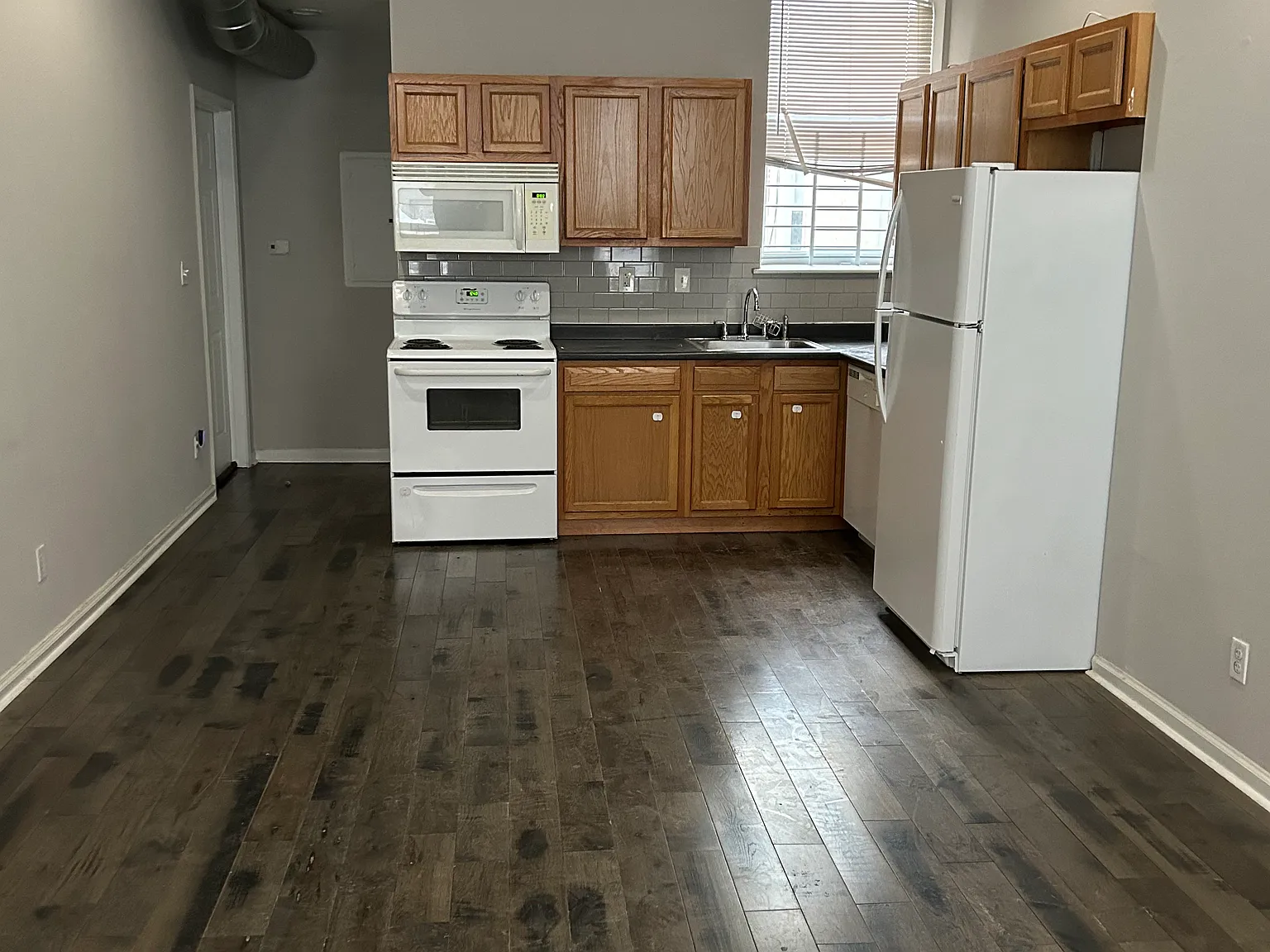 1 bed, 800 sqft, $1,150 — Photo 4