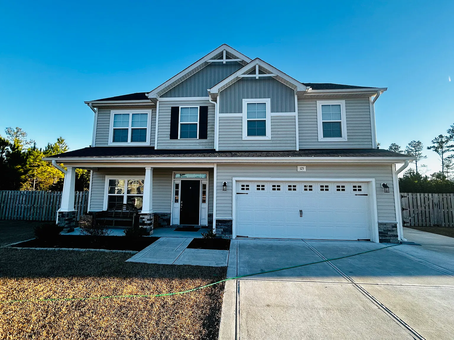 4 bed, 2.5 bath, 2317 sqft, $2,400 — Photo 2