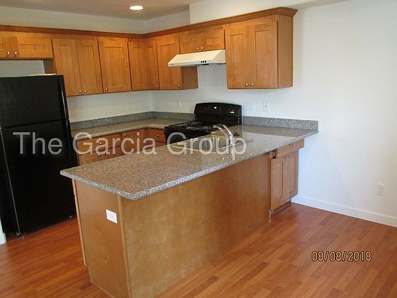 5th image of 1164 SE Oak St