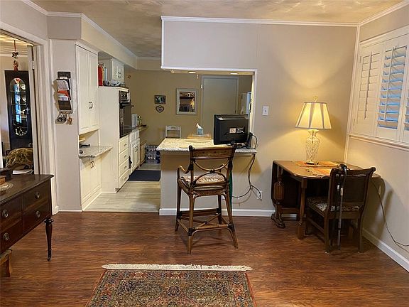 5th image of 1228 Farnham Ct E