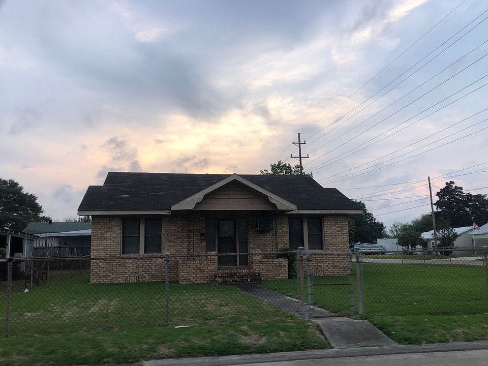 1st image of 421 Daigre St