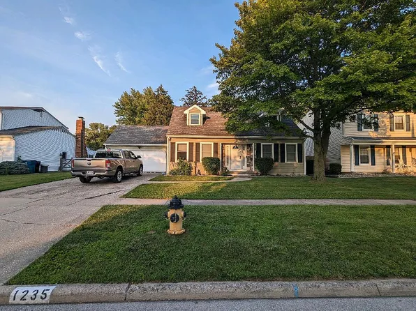 1235 Sierra Dr, Oregon, OH 43616