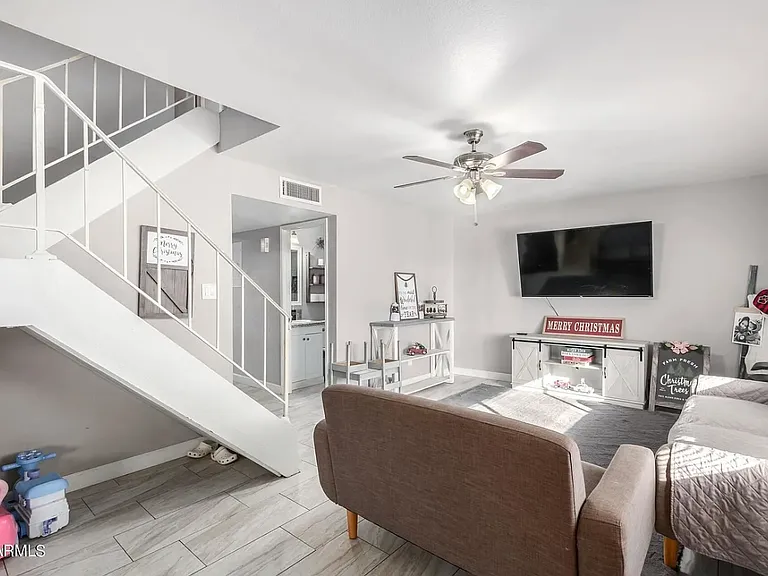 4759 W Marlette Ave — Photo 5