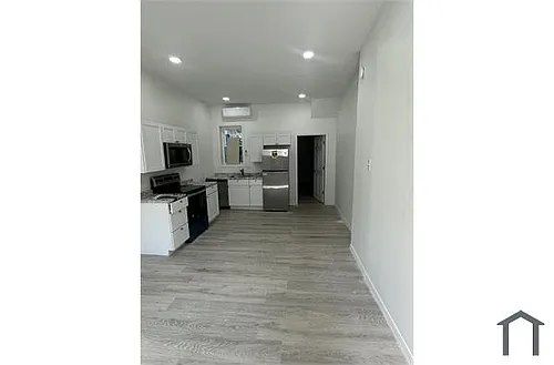2250 N Howard St Photo 1