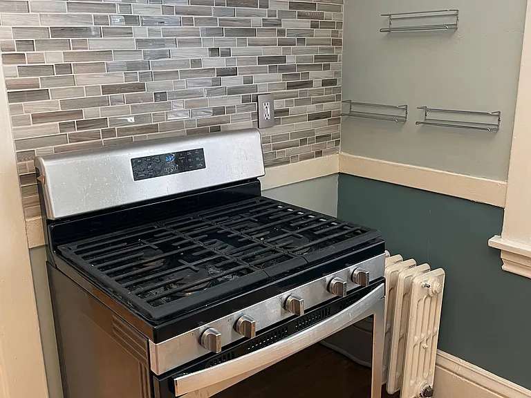833 Grand Apartments — Photo 19