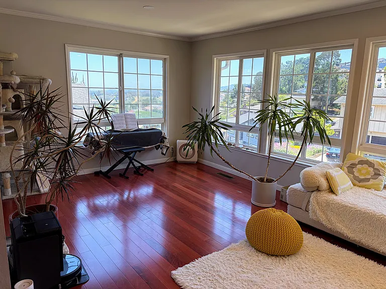 270 Amador Ave — Photo 4