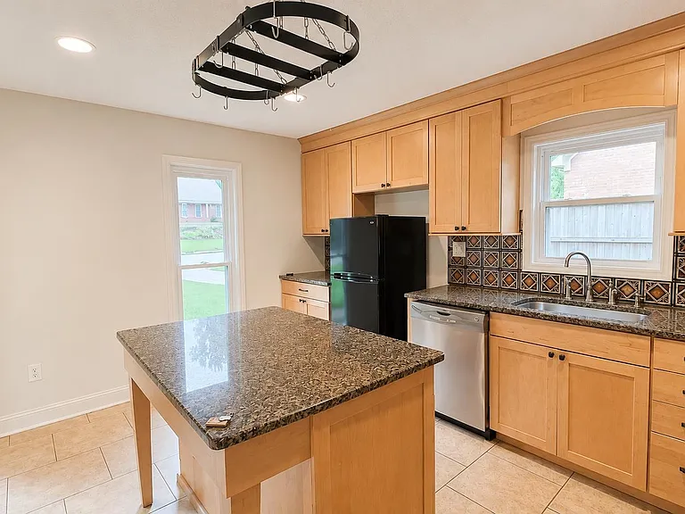 89 Ericson Rd — Photo 11