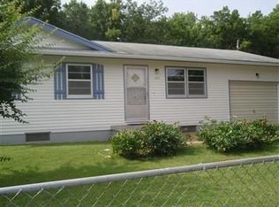 1317 Fogarty Dr, Junction City, KS 66441