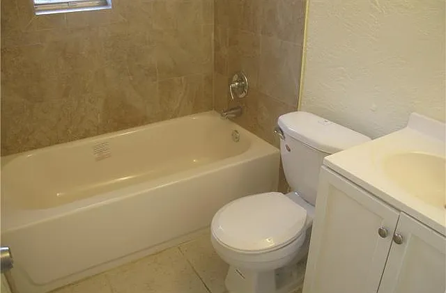 73 NE 7th Ct #3 — Photo 10
