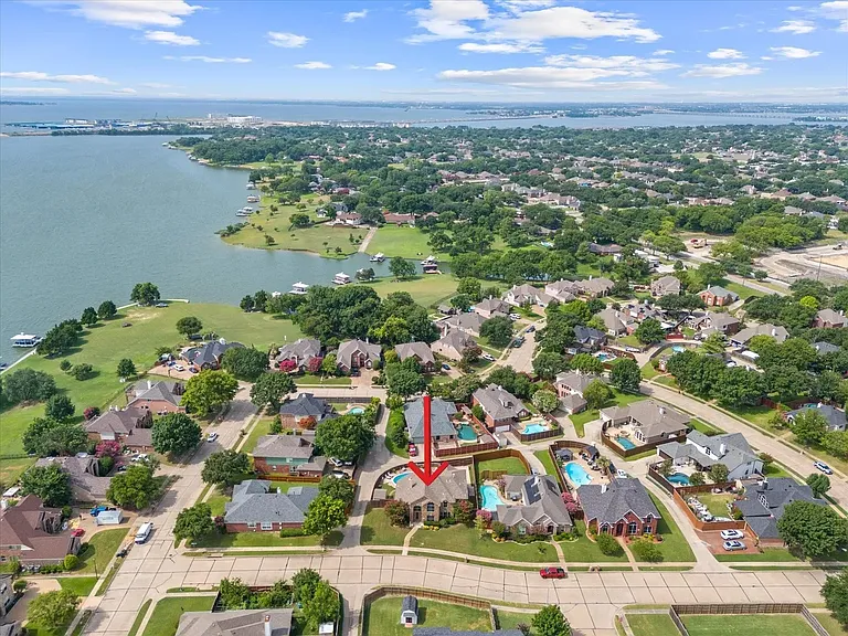 8902 Watersway Dr — Photo 31