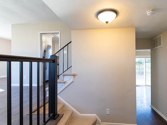 2nd image of 425 Pelican Ln