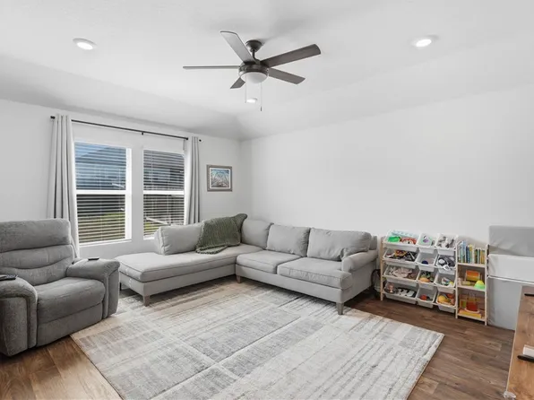 832 Nodding Nixie, Seguin, TX 78155
