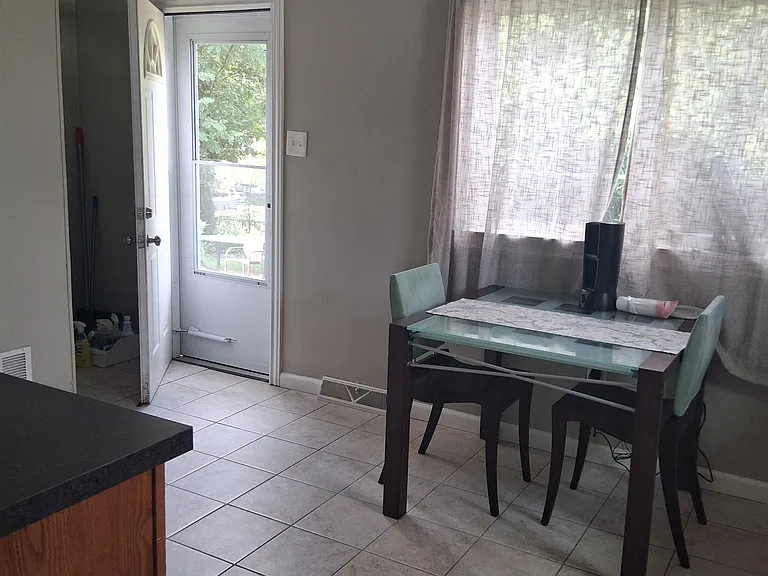 1008 Prince Ave — Photo 6