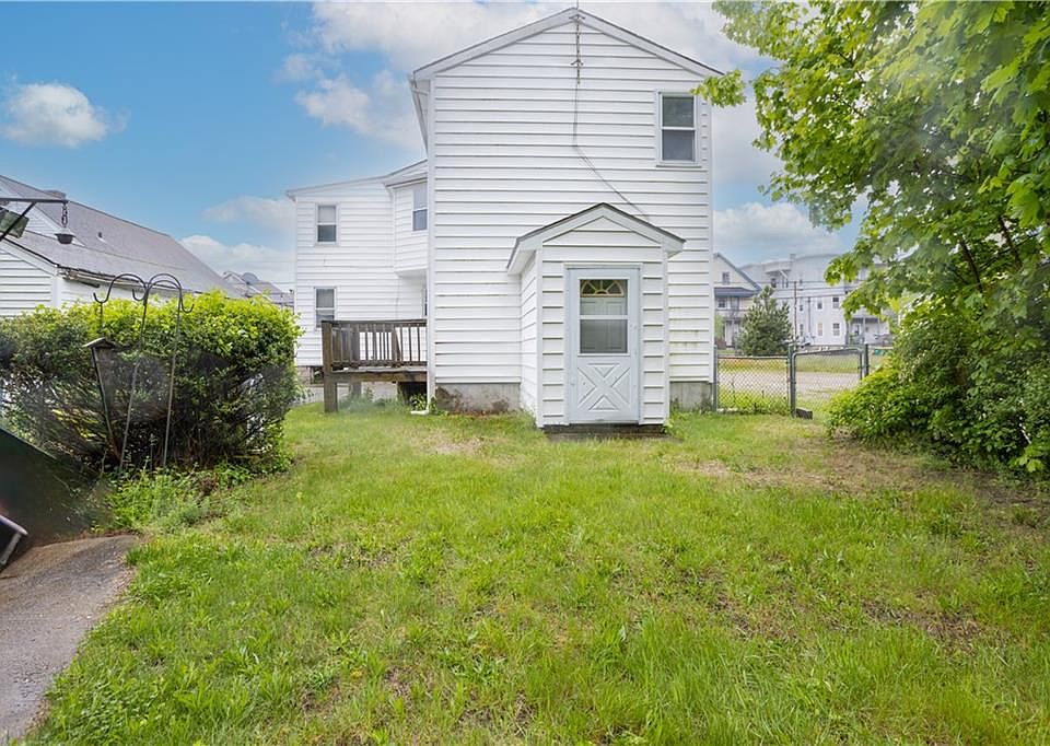 700 Manville Rd, Woonsocket, RI 02895 Zillow
