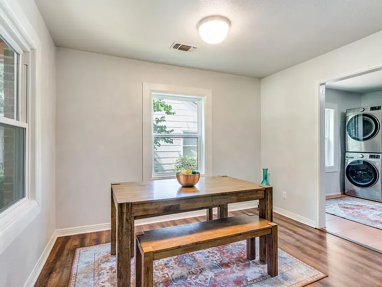 3241 Sandage Ave — Photo 9