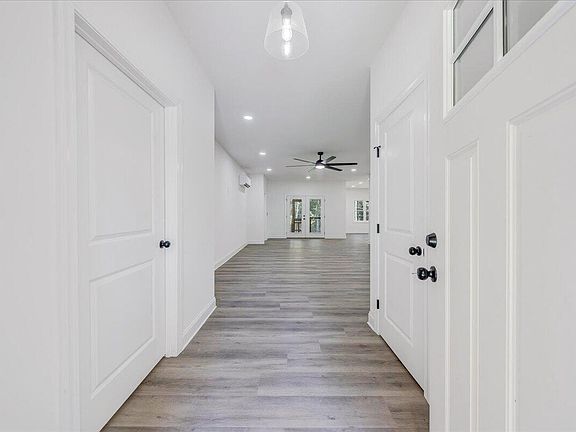 5th image of 289 Spring Chase Dr