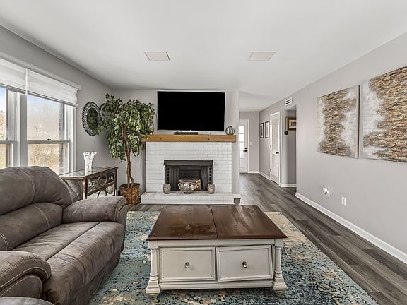 3rd image of 312 Westfield Dr