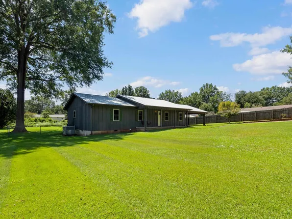 2102 Bentley Dr, Sylacauga, AL 35150
