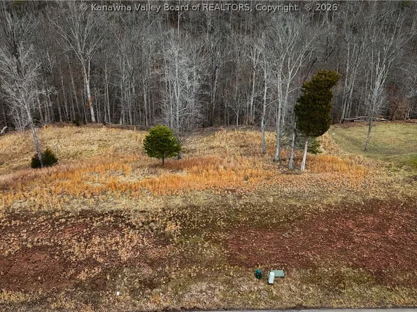 449 Aviators Poin, Eleanor, WV 25070