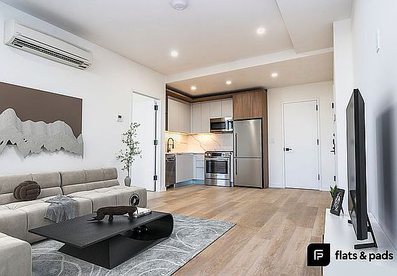 3rd image of 627 Franklin Ave #5
