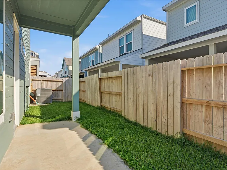 2406 Driftwood Trl — Photo 27