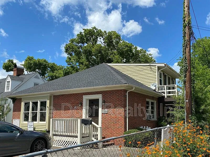 1107B Richmond Rd