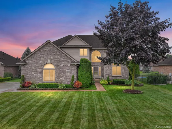 47610 Burlingame Dr, Chesterfield, MI 48047