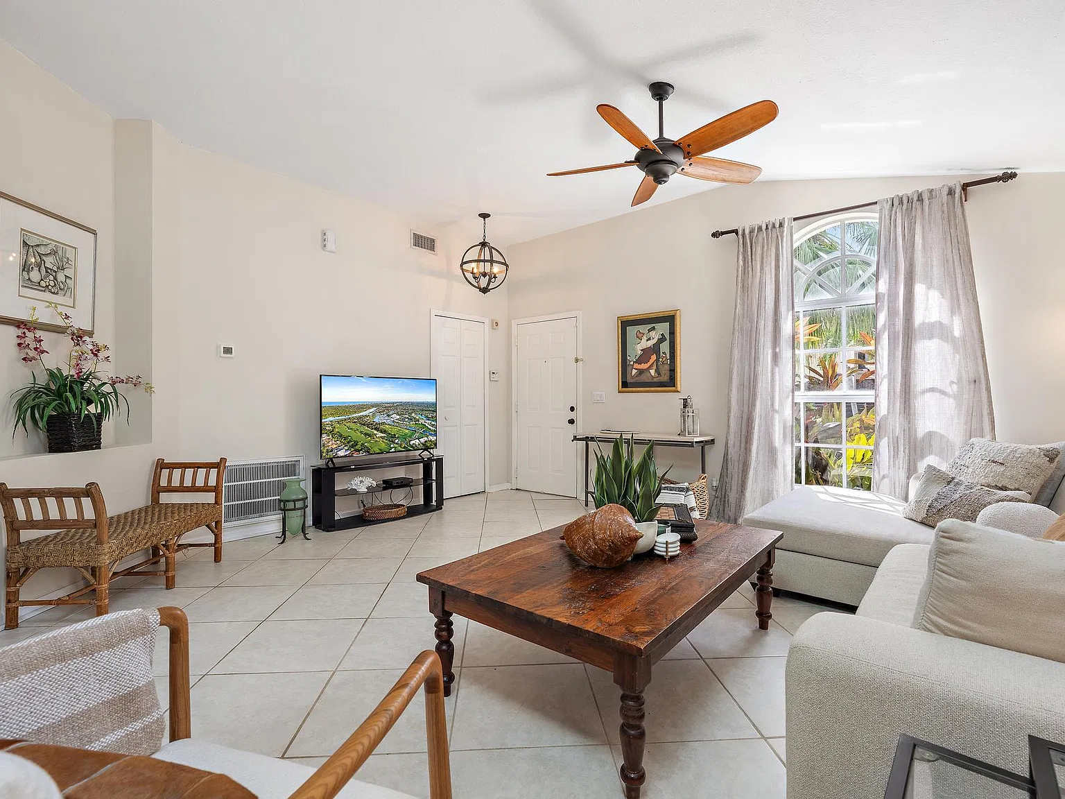 3 bed, 2.0 bath, 1701 sqft, $4,500 — Photo 4