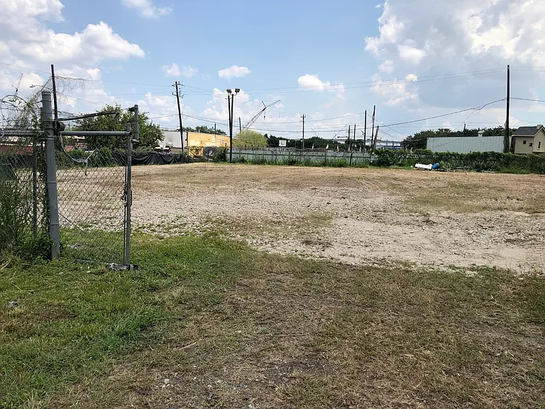 8010 Cypress St — Photo 3