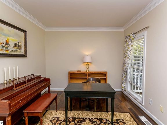 5th image of 408 Worchester Pl