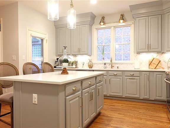 4th image of 3025 E Martins Grant Cir